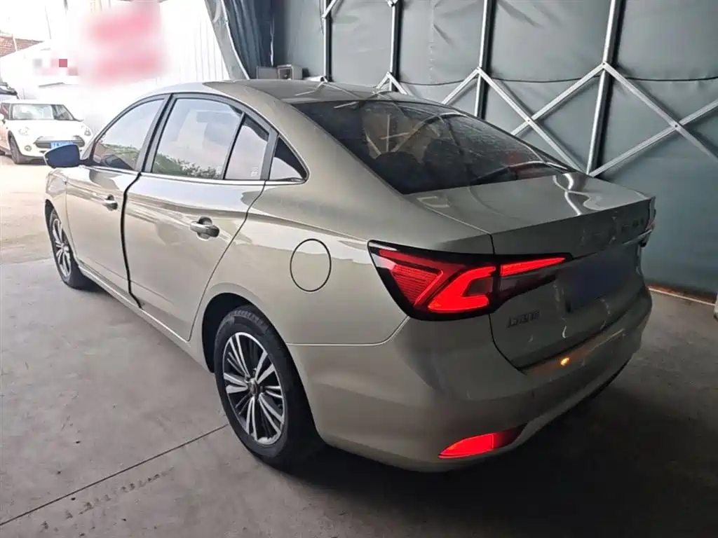 Roewe i5 1.5 L Auto 4 G Connected Bright Grand