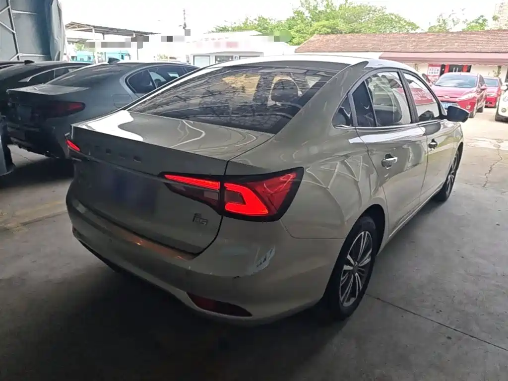 Roewe i5 1.5 L Auto 4 G Connected Bright Grand