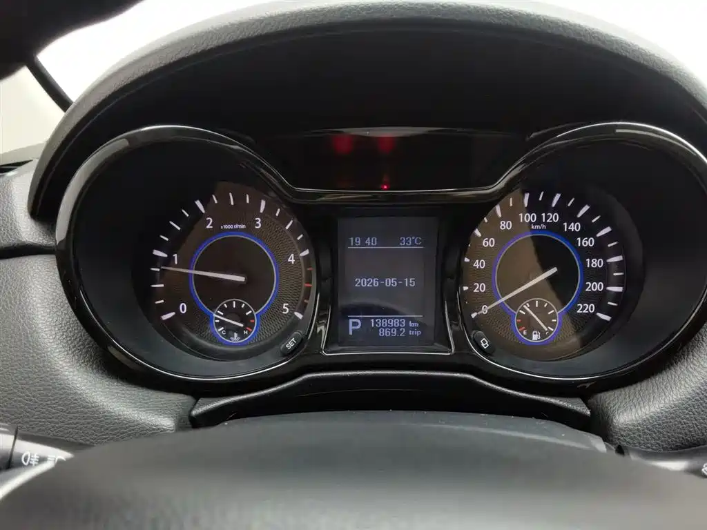 Yusheng S350 驭胜S350 2014款 2.4 T 自动两驱柴油豪华天窗版7座