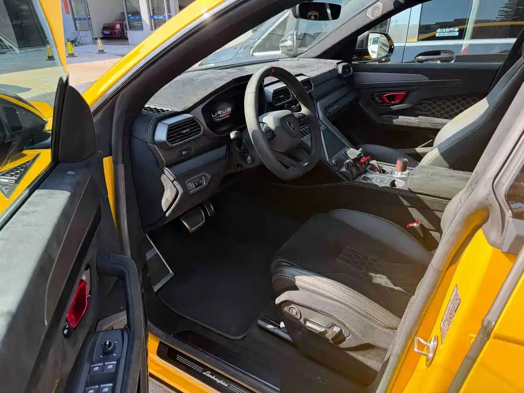Urus 4.0 T V8 Performante