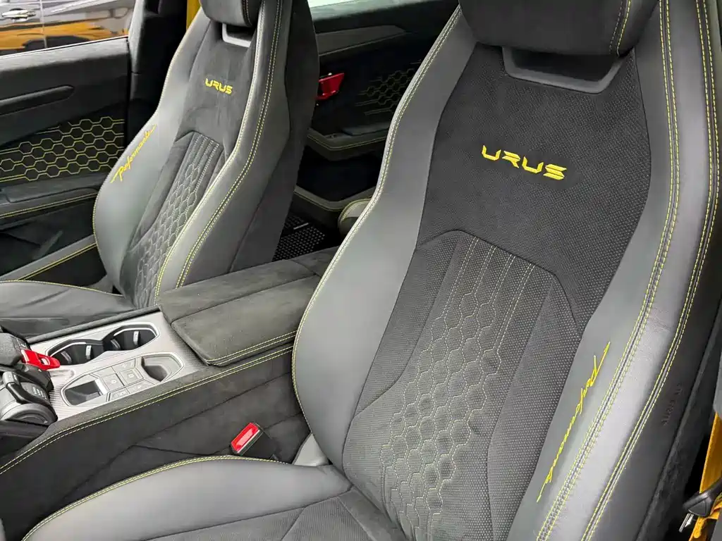 Urus 4.0 T V8 Performante