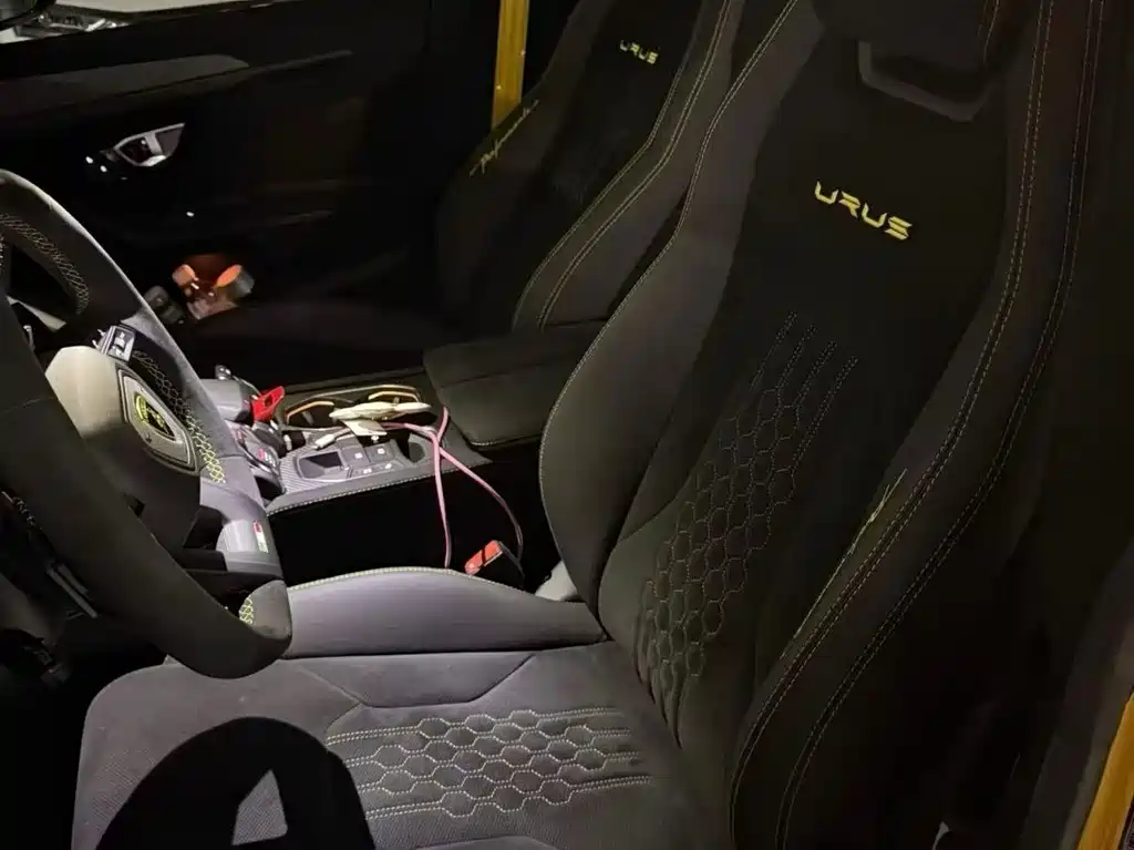 Urus 4.0 T V8 Performante