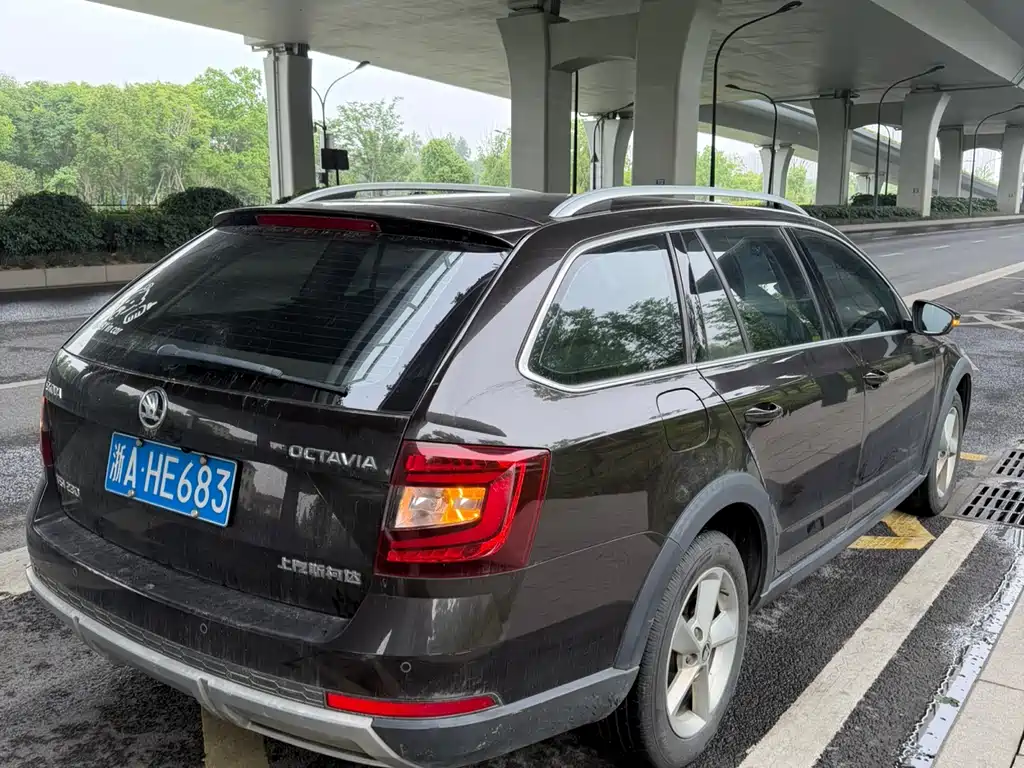 Octavia Wagon TSI230 DSG Comfort