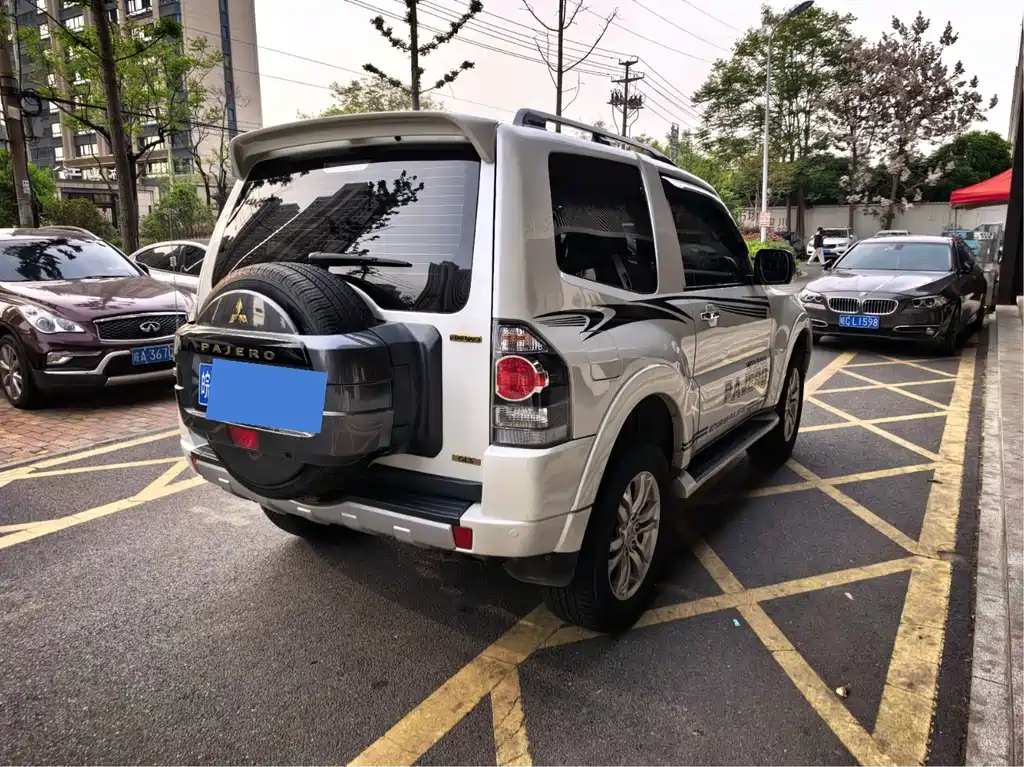 Pajero (Import) 帕杰罗(进口) 2018款 3.0 L 自动豪华版
