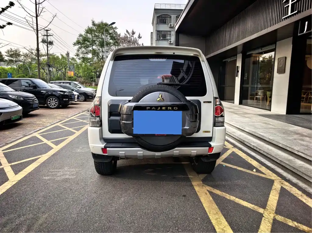 Pajero (Import) 帕杰罗(进口) 2018款 3.0 L 自动豪华版
