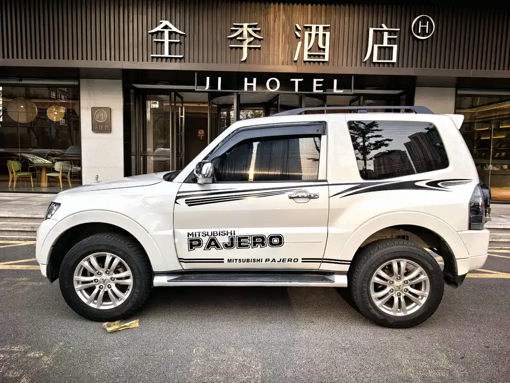 Pajero (Import) 帕杰罗(进口) 2018款 3.0 L 自动豪华版