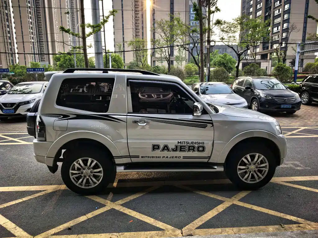 Pajero (Import) 帕杰罗(进口) 2018款 3.0 L 自动豪华版