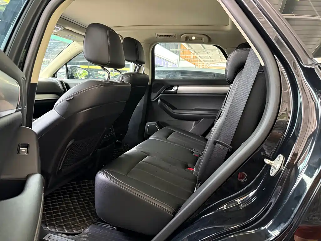 Tang 2.0 T Auto Connected Honored 7-seat CN-VI