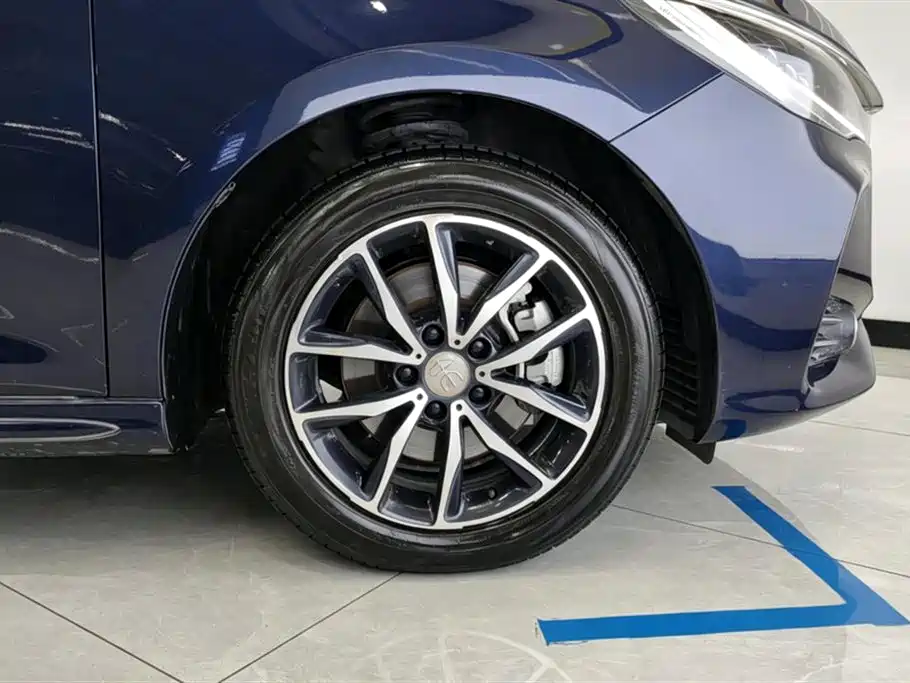 Song MAX 1.5 T Auto Connected Luxury 7-seat