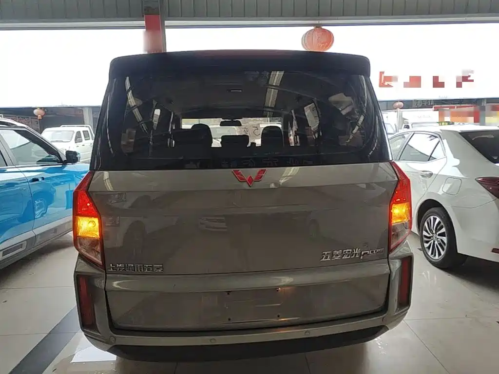 Wuling Hongguang PLUS 1.5 T Manual Standard 5-seat