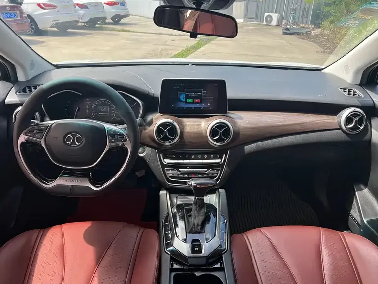 Baic Senova D50 绅宝D50 2018款 1.5 L CVT尊贵智驾版