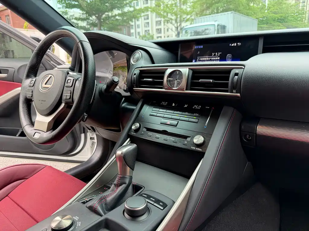 Lexus IS 300 F SPORT