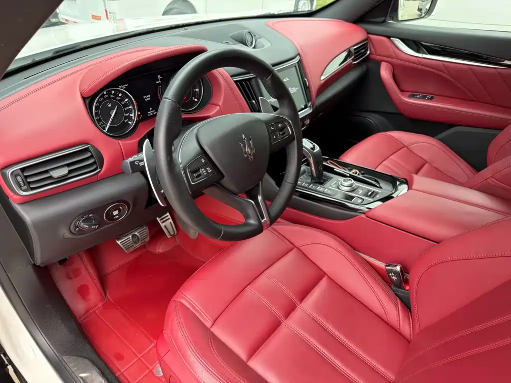 Levante 2.0 T GT Sharp Edge