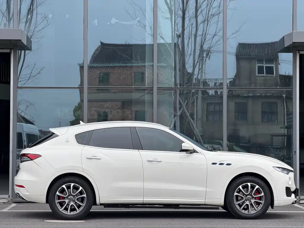 Levante 2.0 T GT Sharp Edge