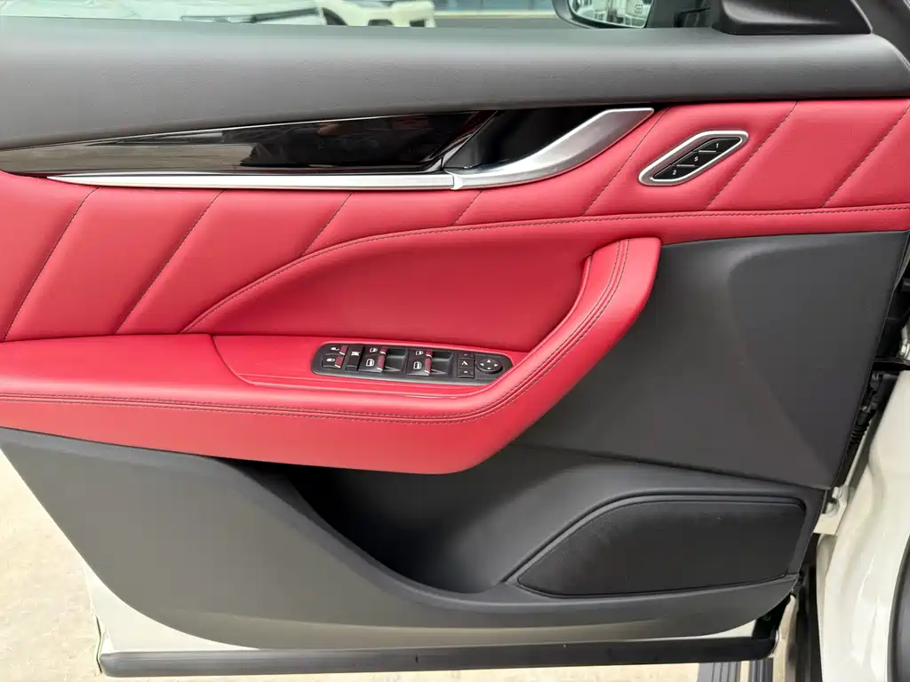 Levante 2.0 T GT Sharp Edge