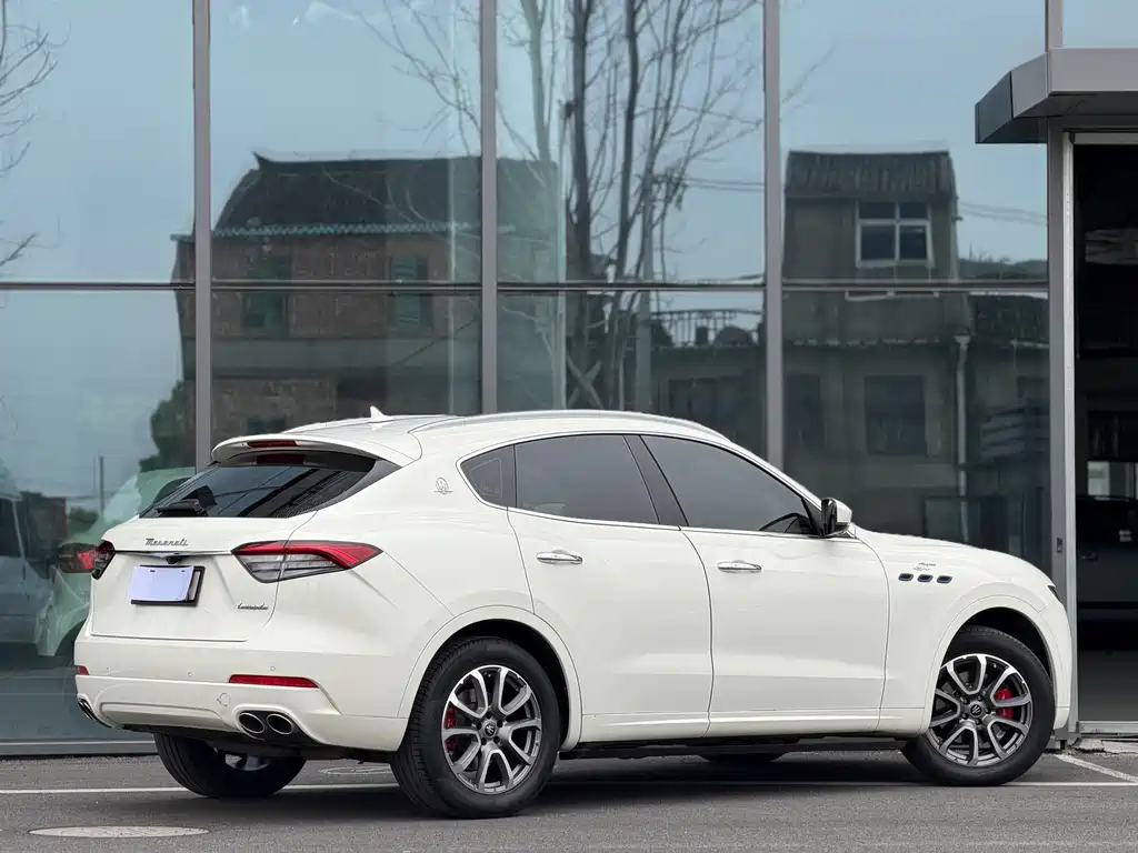 Levante 2.0 T GT Sharp Edge