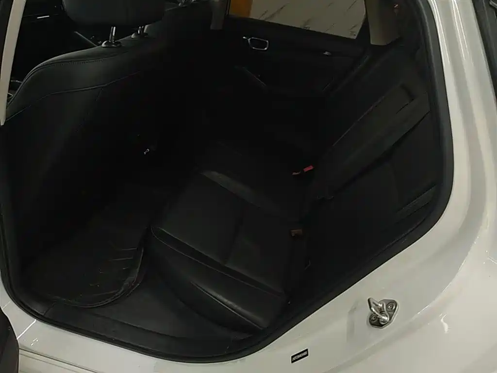Integra 240 TURBO CVT Luxury