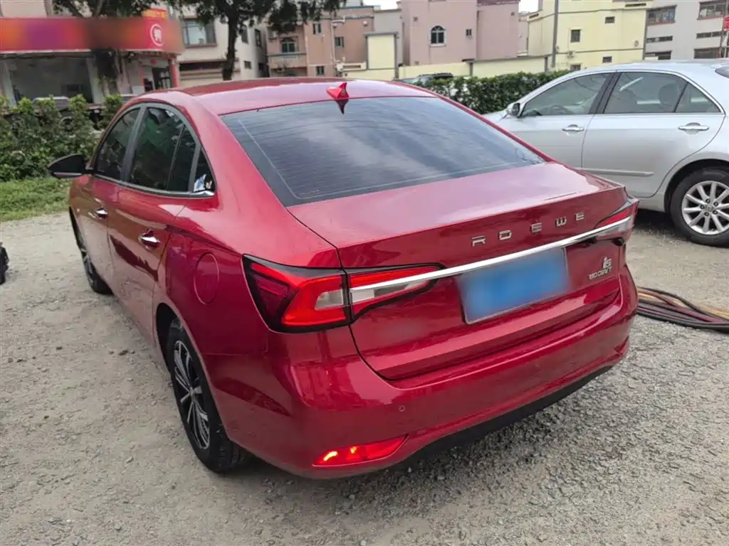 Roewe i5 1.5 L Auto 4 G Connected Leading Luxury Flagship