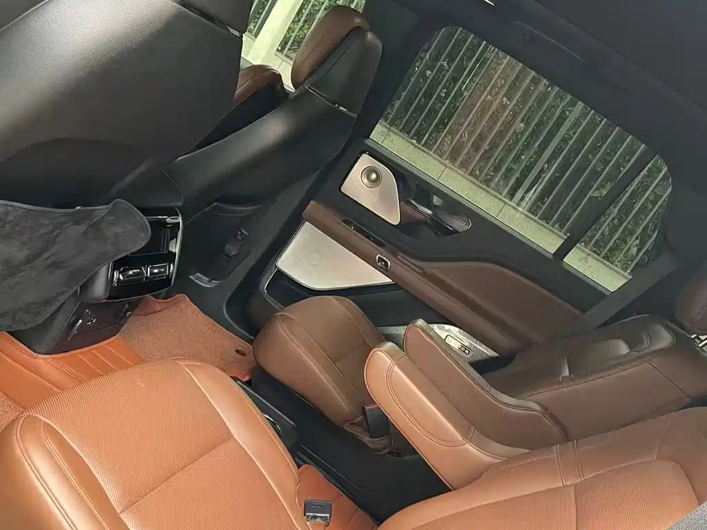 Aviator 3.0 T V6 4 WD Executive