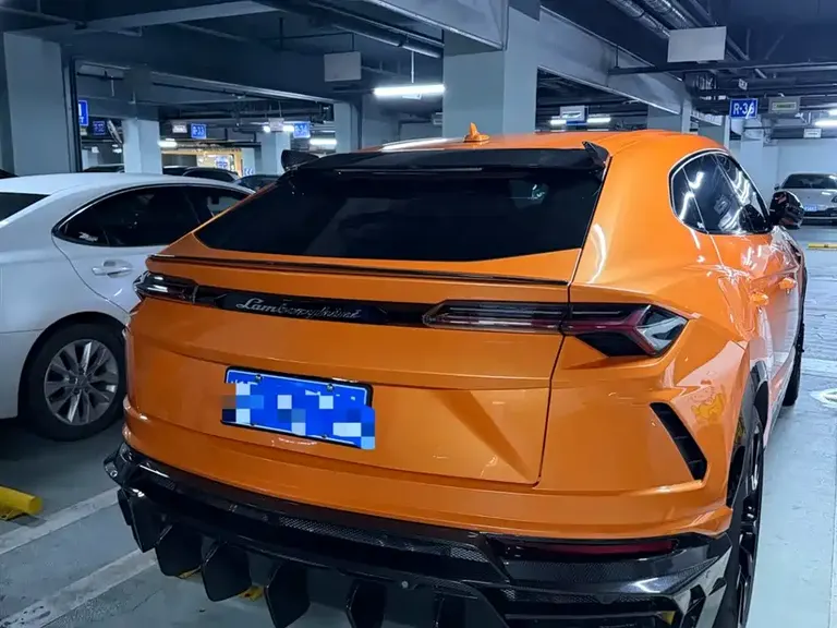 Lamborghini Urus 4.0 T V8
