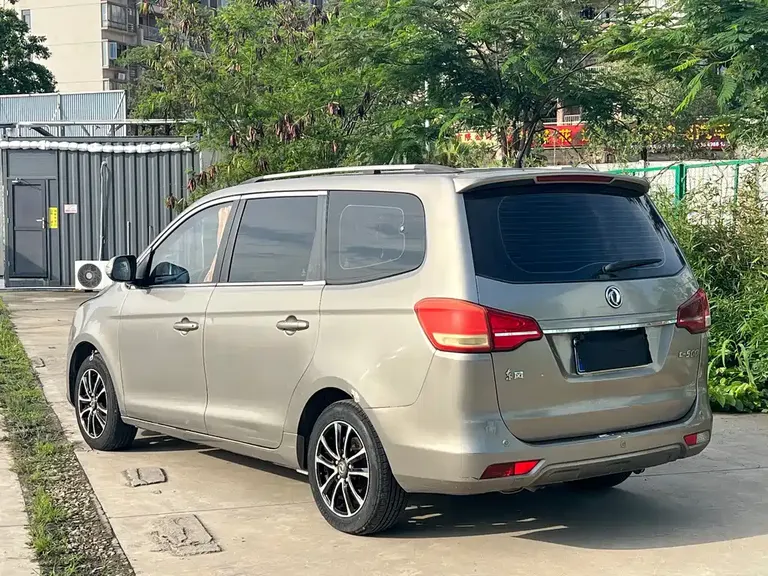 Dongfeng Fengxing S500 1.5 L Manual Comfort