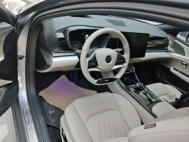 BYD Han DM-i Smart Drive 125 KM Honored