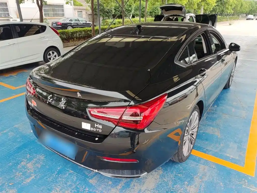 Hongqi H5 Classic 1.5 T DCT Flagship Charm