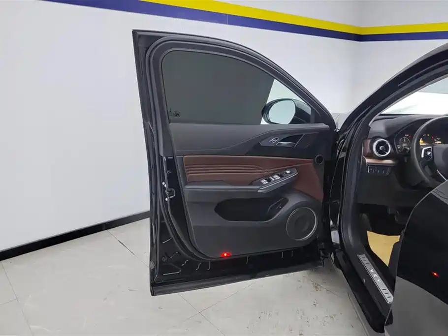 WEY VV5 1.5 T 2 WD Smart Pioneer