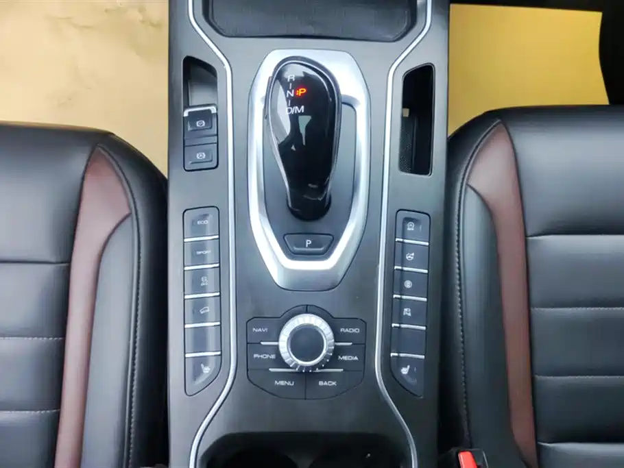 WEY VV5 1.5 T 2 WD Smart Pioneer