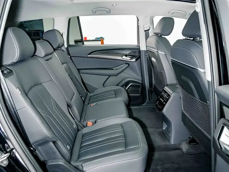 Audi Q6 40 TFSI quattro Commemorative Feather Package 7-seat