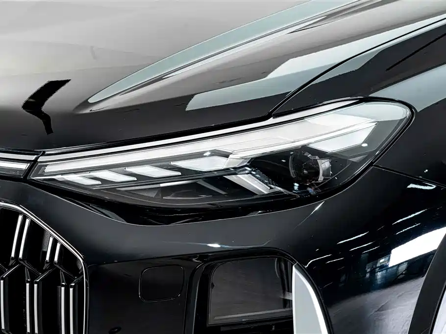 Audi Q6 40 TFSI quattro Commemorative Feather Package 7-seat