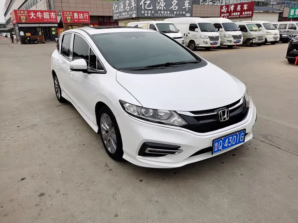 Jade 1.8 L Auto Comfort 5-seat