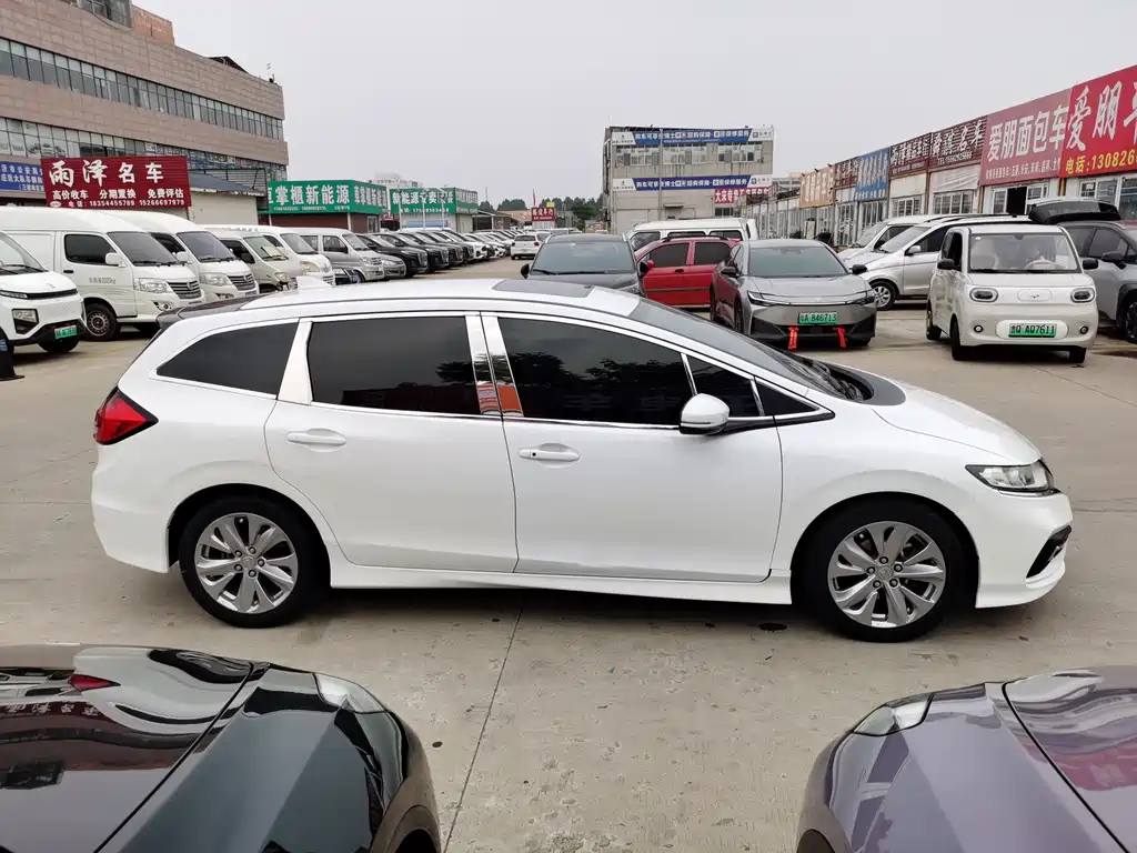 Jade 1.8 L Auto Comfort 5-seat