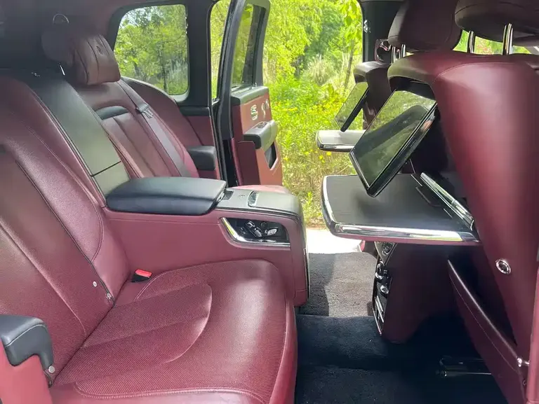 Rolls-Royce Cullinan 4-seat