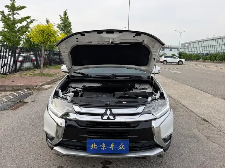 Mitsubishi Outlander 2.4 L 4 WD Elite 5-seat
