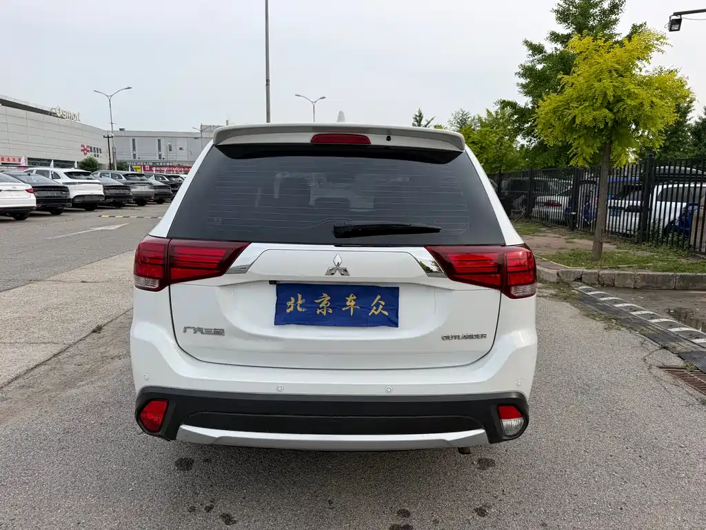 Outlander 2.4 L 4 WD Elite 5-seat