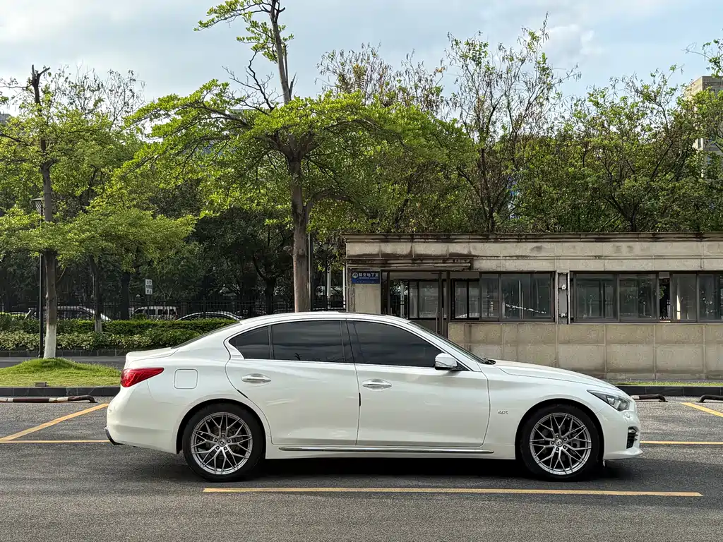 Infiniti Q50 L 2.0 T Sport