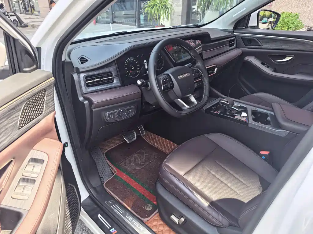 Jetour X90 PLUS 1.6 TD DCT Villa 5-seat