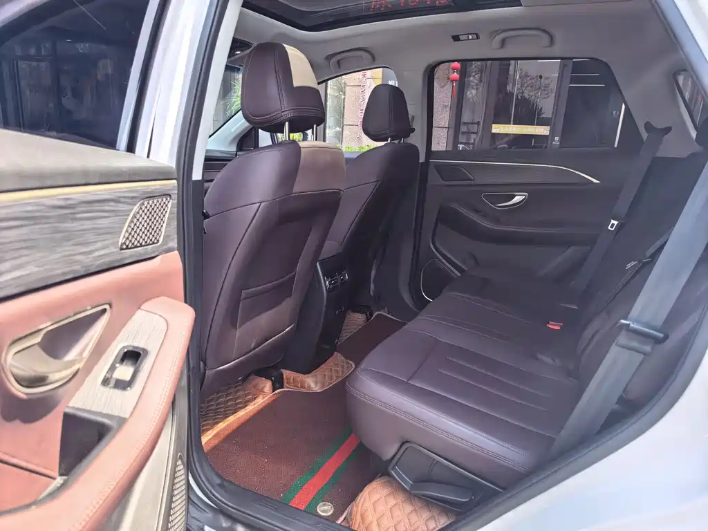 Jetour X90 PLUS 1.6 TD DCT Villa 5-seat
