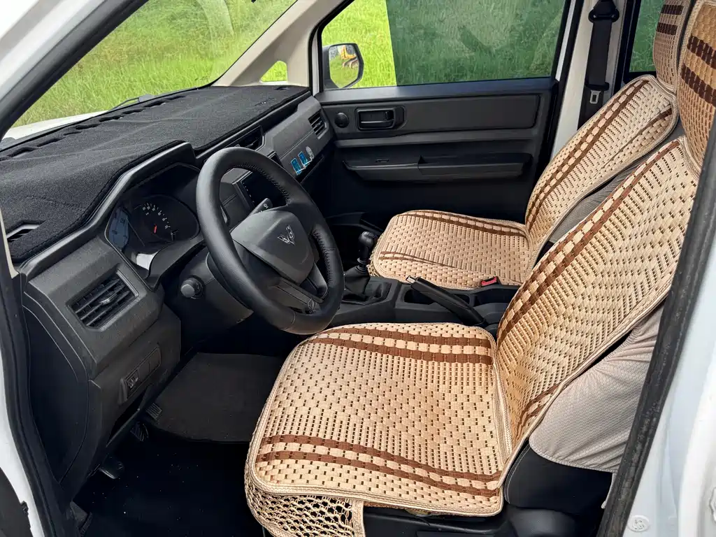 Wuling Hongguang PLUS 五菱宏光PLUS 2019款 1.5 T 手动标准型 7座