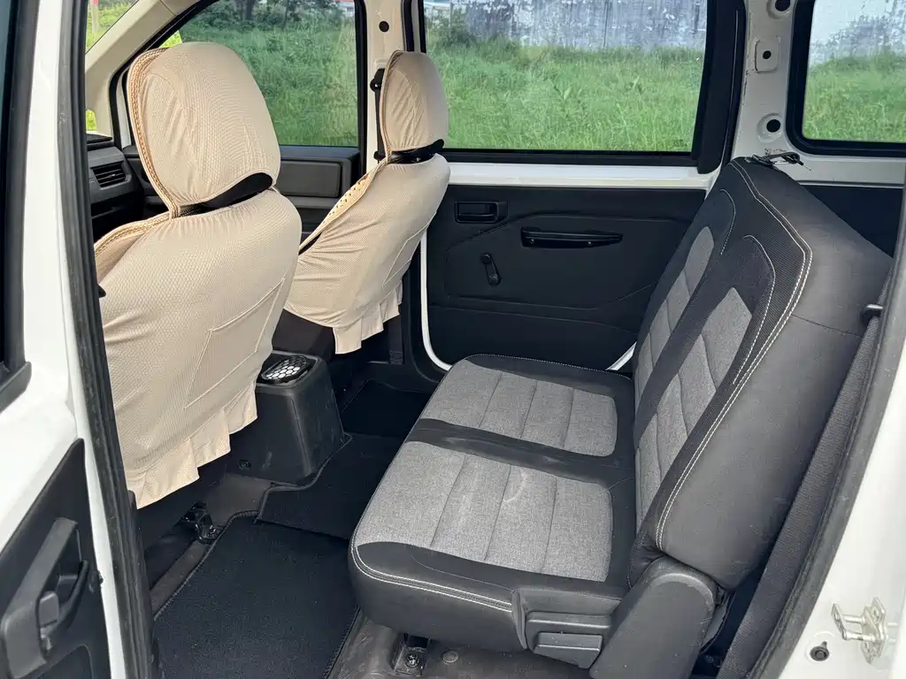 Wuling Hongguang PLUS 五菱宏光PLUS 2019款 1.5 T 手动标准型 7座