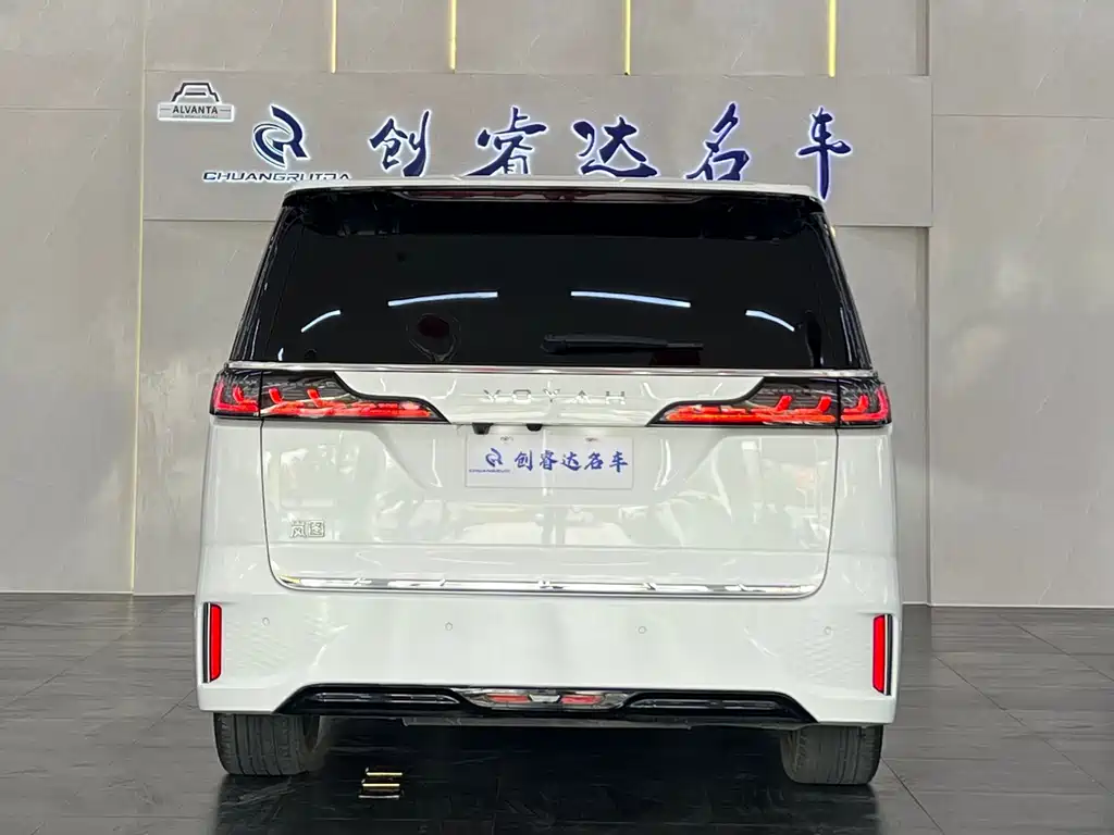 Voyah Dreamer PHEV Ultra Long Range Flagship