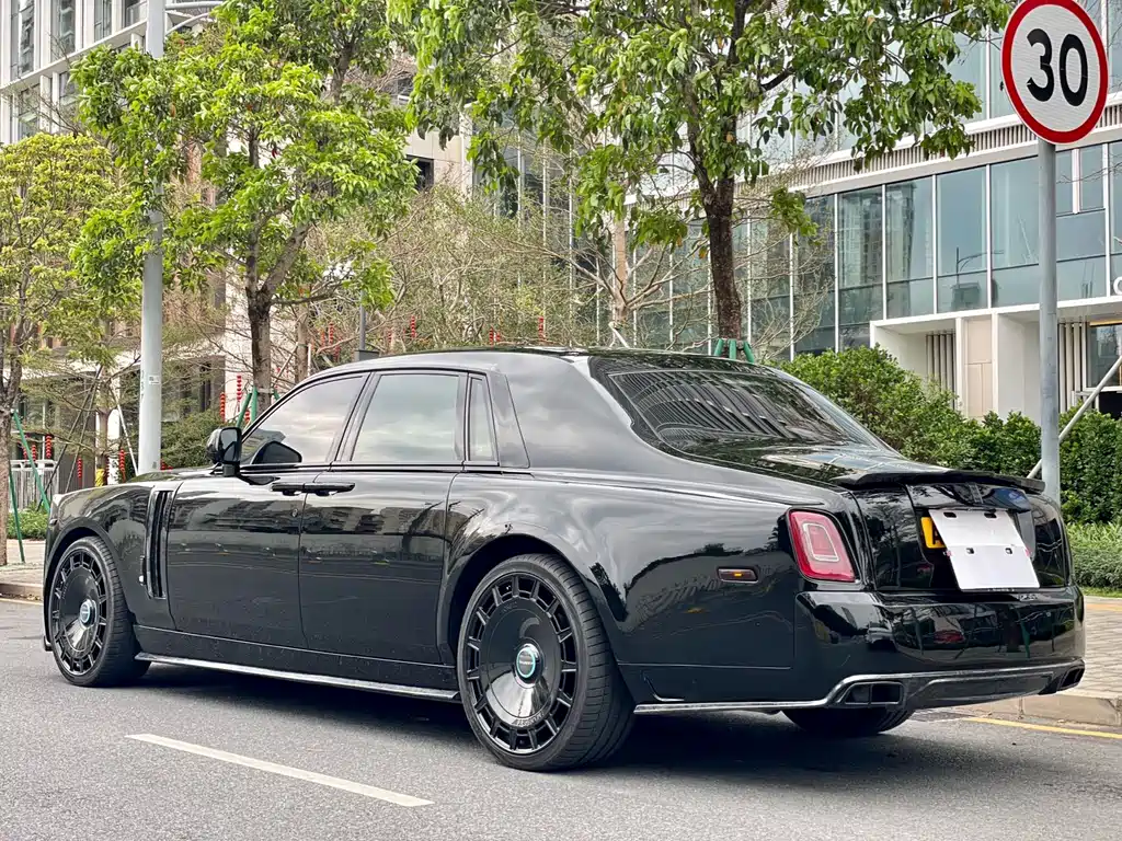 Phantom 6.7 L Extended EWB