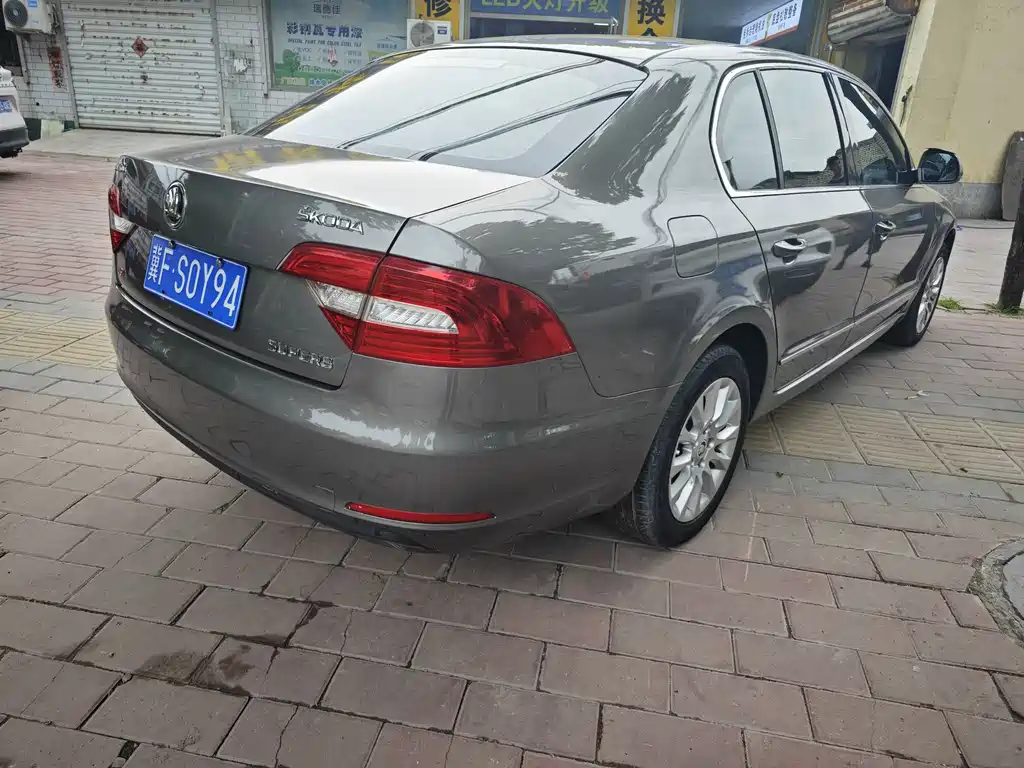 Superb 1.8 TSI Auto Noble