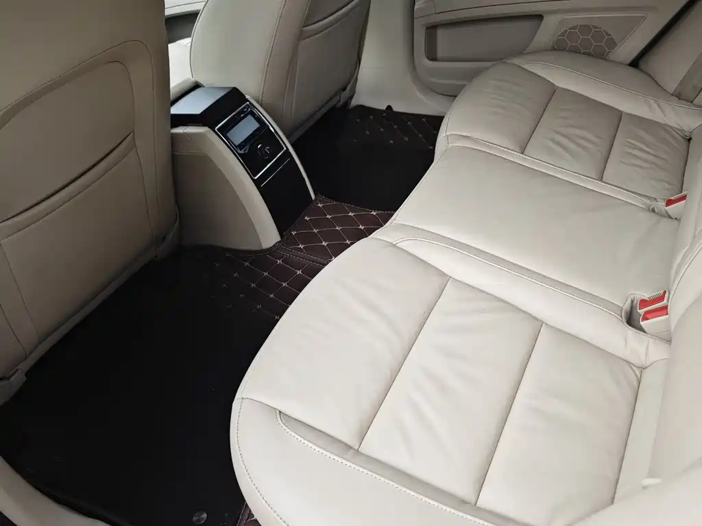 Superb 1.8 TSI Auto Noble