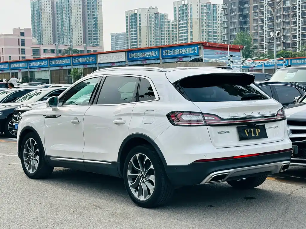 Nautilus 2.0 T 4 WD Graceful