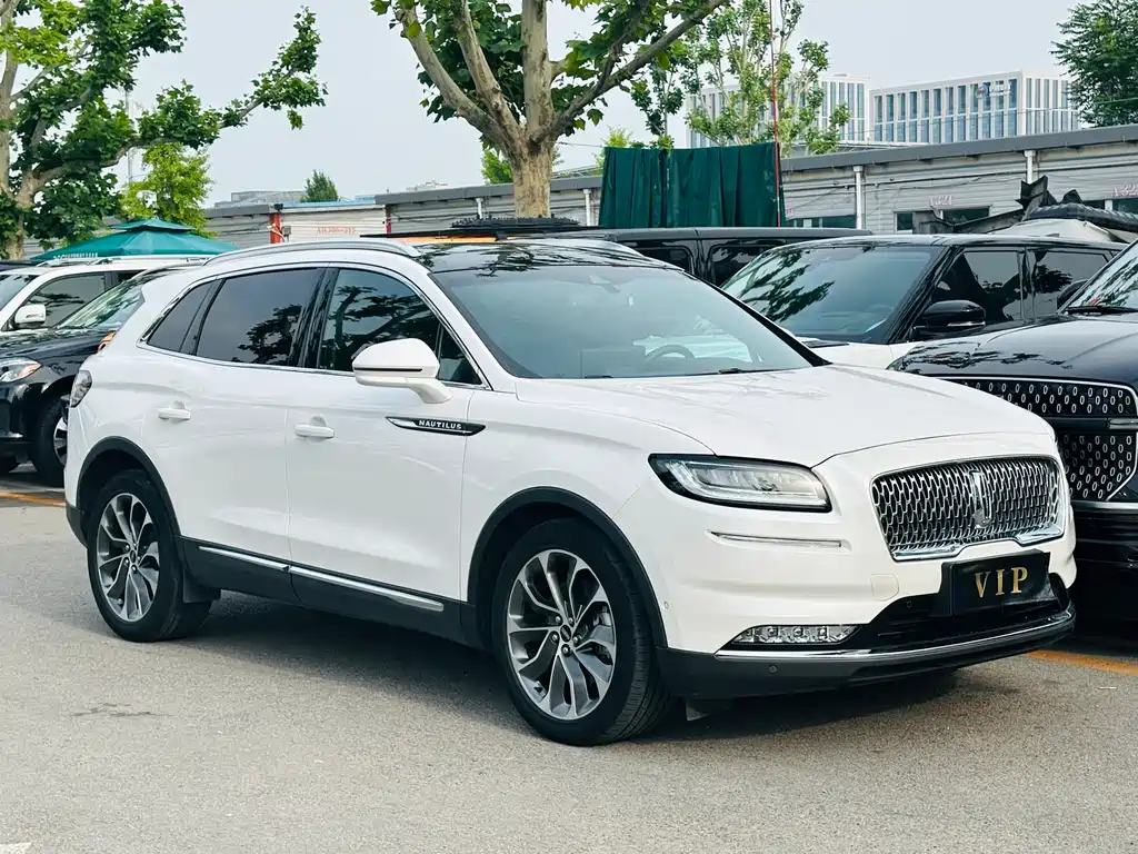 Nautilus 2.0 T 4 WD Graceful