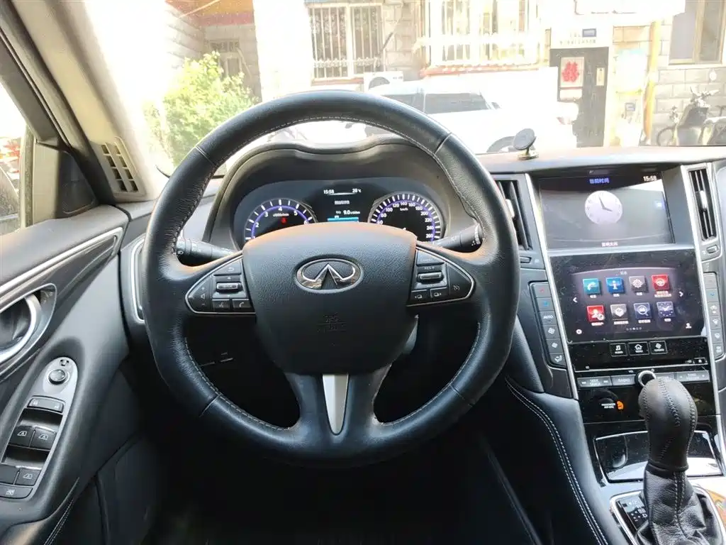 Infiniti Q50 L 2.0 T Comfort