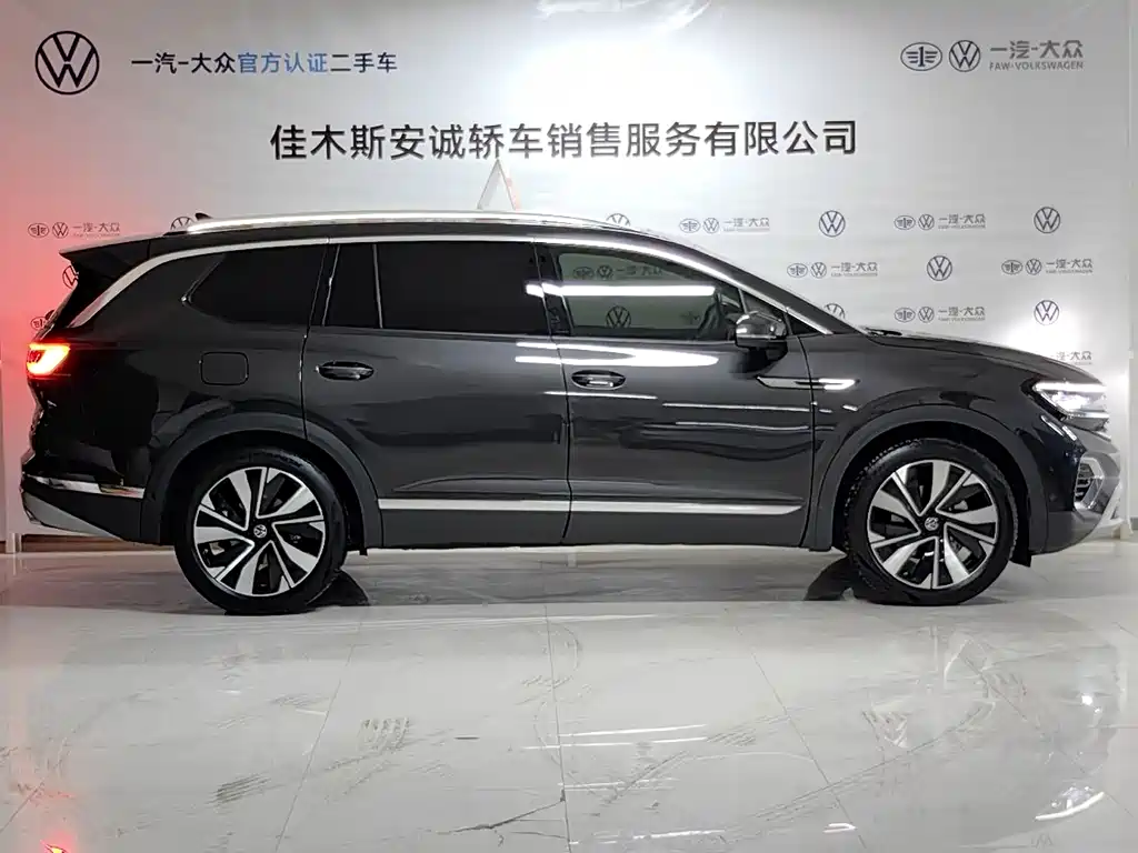 Talagon 380 TSI 4 WD Luxury Premium Realm Pro 6-seat