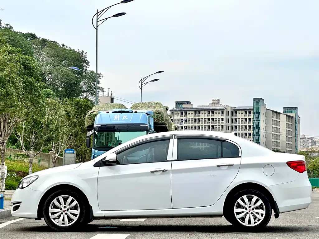 Roewe 350 1.5 L Auto Luxury Sunroof